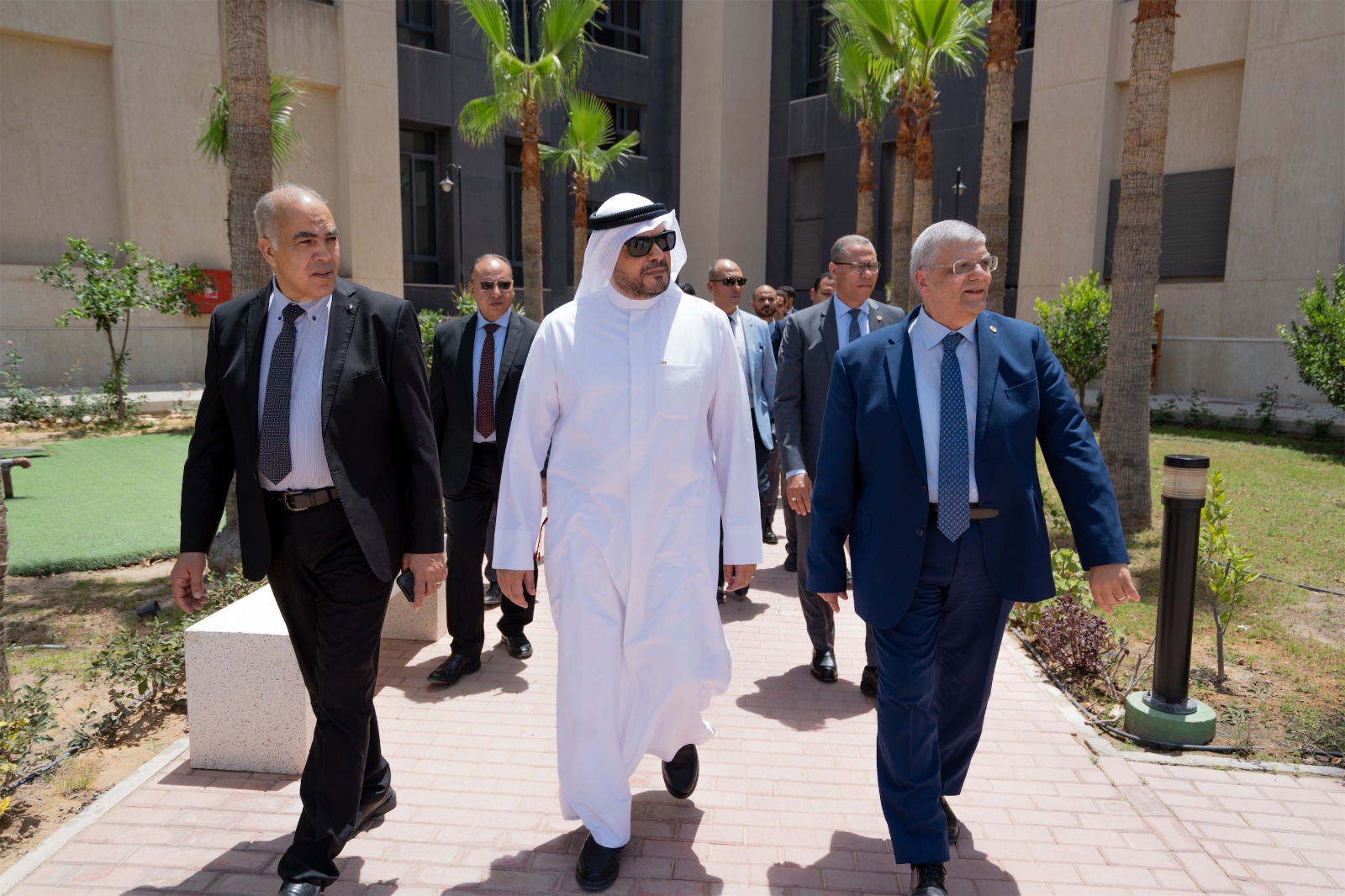 رئيس الجامعة المصرية اليابانية يبحث التعاون الأكاديمي مع المستشار الثقافي الكويتي