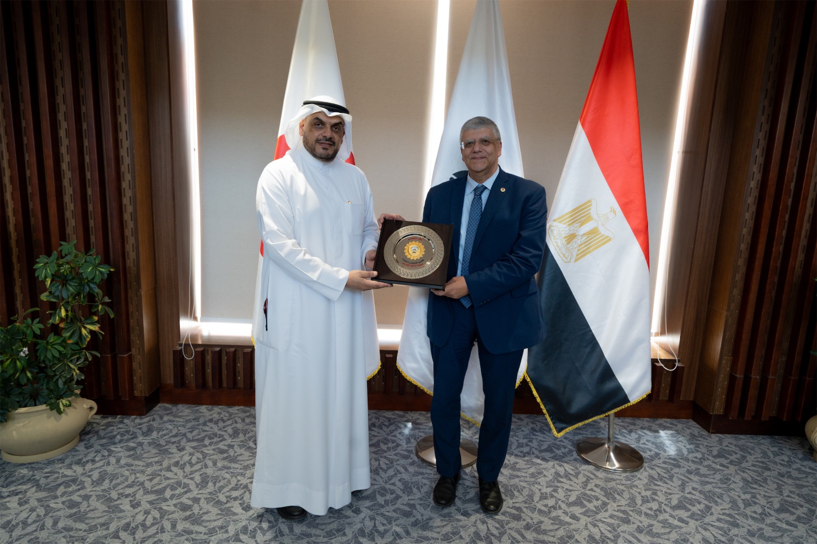 رئيس الجامعة المصرية اليابانية يبحث التعاون الأكاديمي مع المستشار الثقافي الكويتي