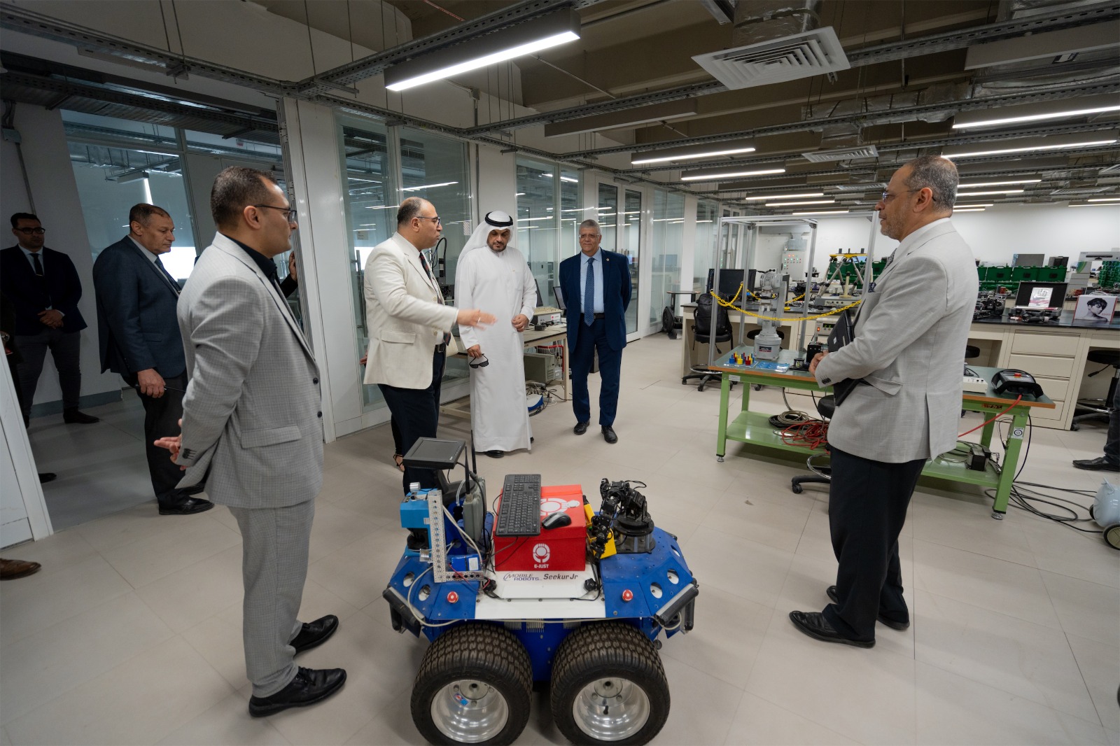 رئيس الجامعة المصرية اليابانية يبحث التعاون الأكاديمي مع المستشار الثقافي الكويتي