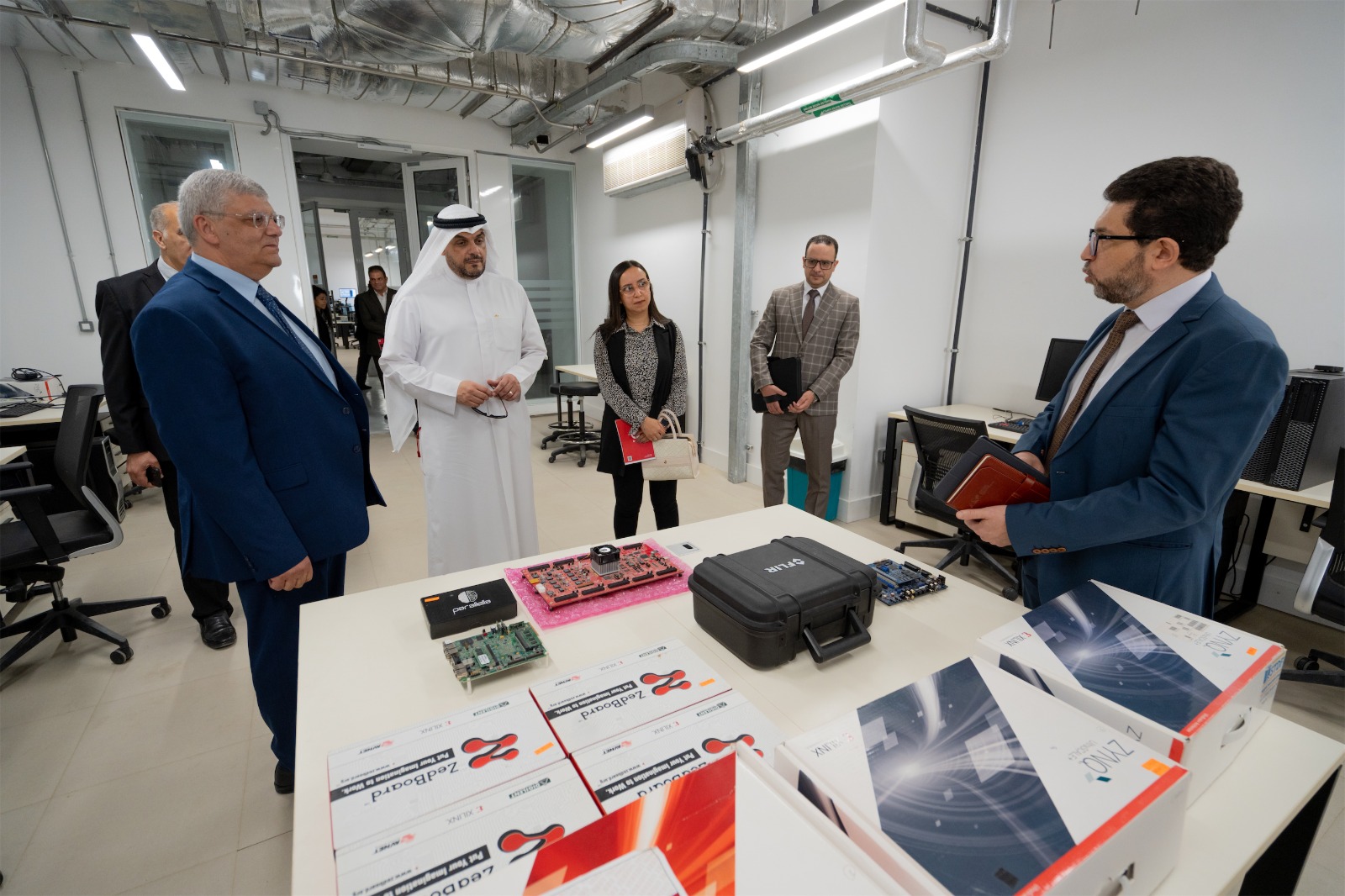 رئيس الجامعة المصرية اليابانية يبحث التعاون الأكاديمي مع المستشار الثقافي الكويتي