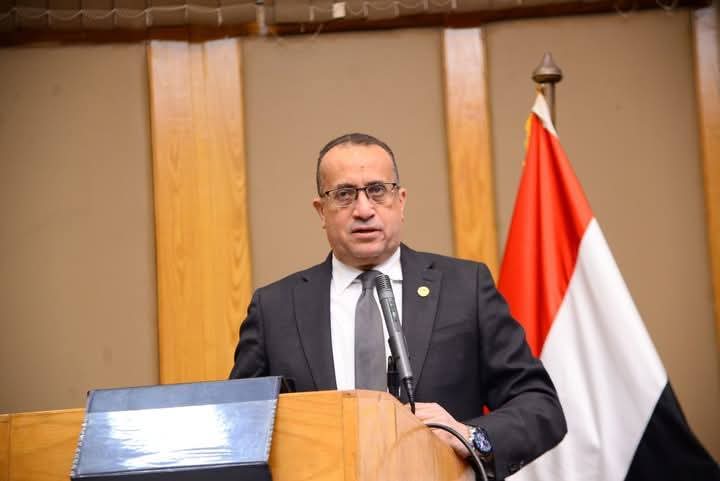 الدكتور علاء عطية عميد كلية الطب ورئيس مجلس إدارة مستشفيات جامعة أسيوط