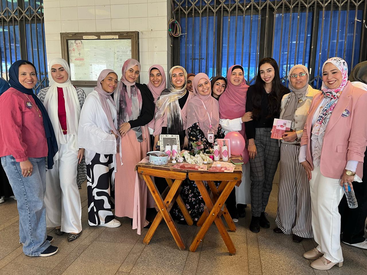 طلاب جامعة عين شمس يبدعون في معرض مستحضرات التجميل 2025