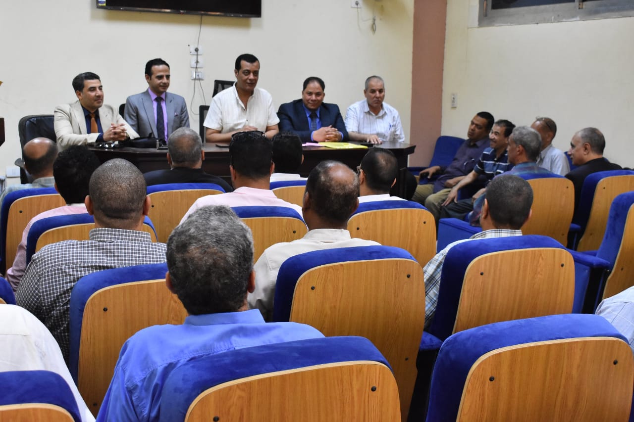 مدير تعليم سوهاج يشدد إجراءات الانضباط ويراجع تأمين امتحانات النقل والشهادات