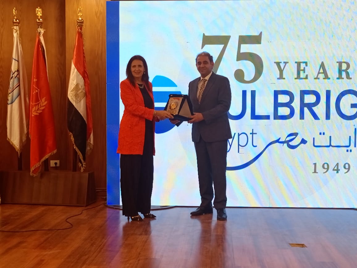 رئيس جامعة بورسعيد يستقبل المدير التنفيذى لهيئة فولبرايت مصر