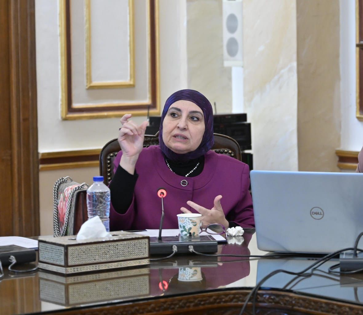 الدكتورة عزة أغا عميد كلية الصيدلة الأسبق وأستاذ الفارماكولوجي 