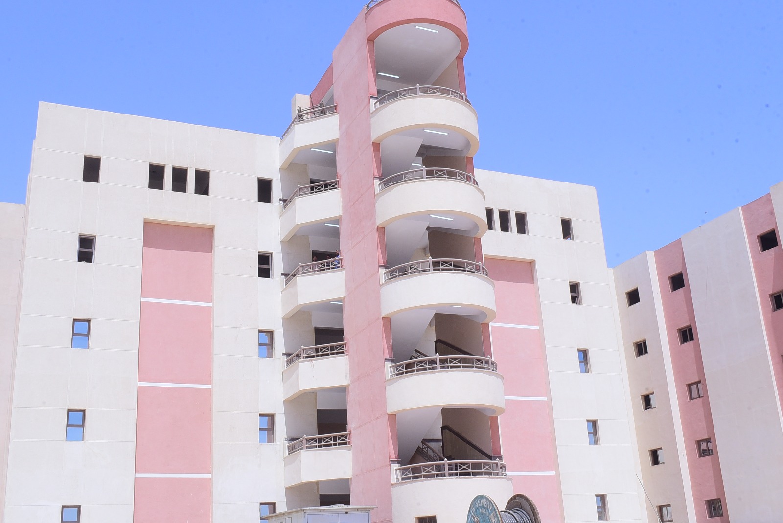 رئيس جامعة سوهاج يتابع تجهيزات جامعة سوهاج الأهلية برؤية حديثة