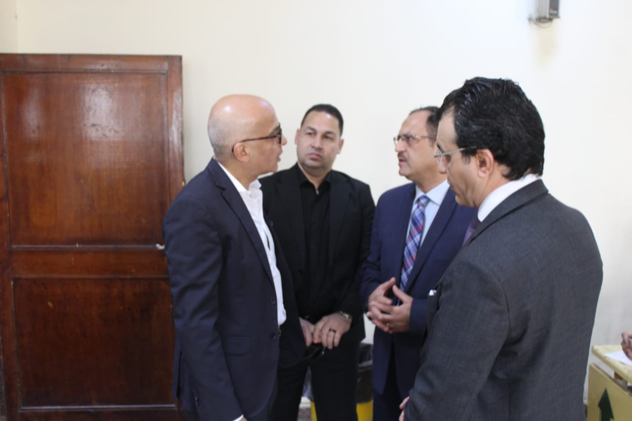 جولة لرئيس جامعة عين شمس لمتابعة الامتحانات وضمان راحة الطلاب