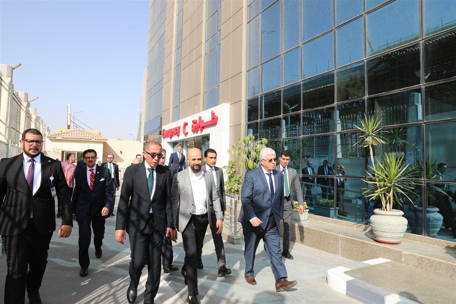 مستشفى سعاد كفافي بجامعة مصر يحظى بإشادة وزير التعليم العالي