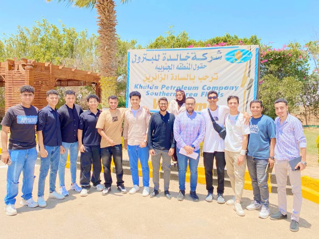 طلاب بترول جامعة حلوان يزورون حقول خالدة ويخوضون تجربة ميدانية استثنائية