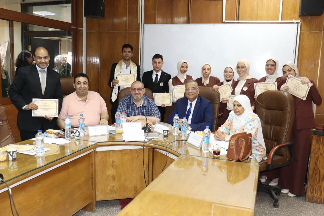 الإعلام الرقمي يشعل جامعة القاهرة ويحتفل بتخريج جيل رقمي مبدع