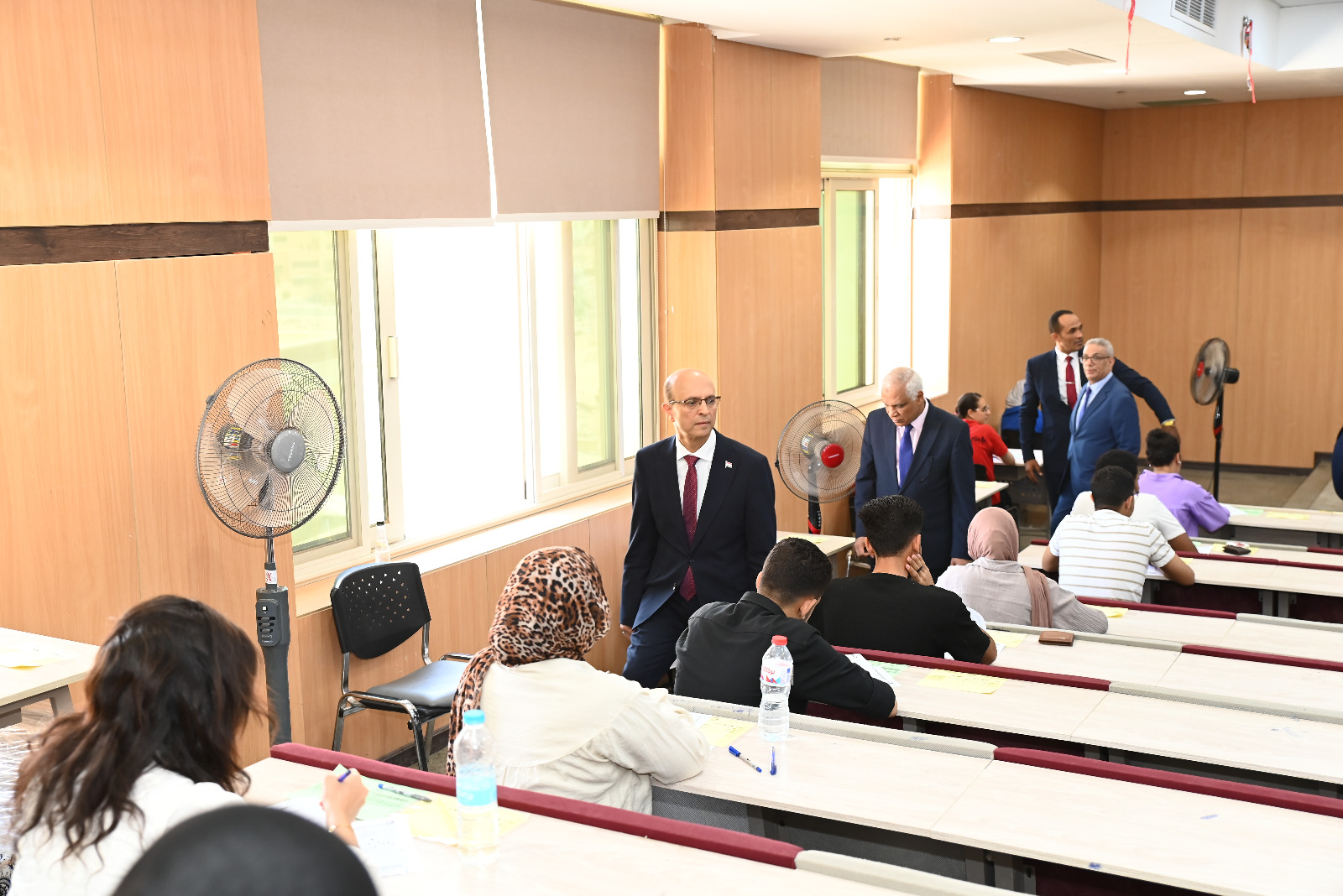 رئيس جامعة أسيوط الأهلية يتفقد امتحانات اللجان ويشدد على انتظام المرافق