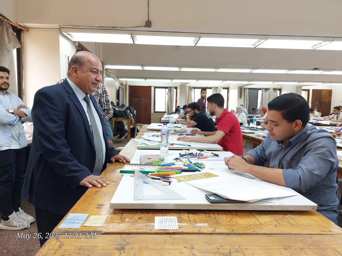 جولة تفقدية لنائب رئيس جامعة القاهرة لضبط وانتظام لجان الامتحانات