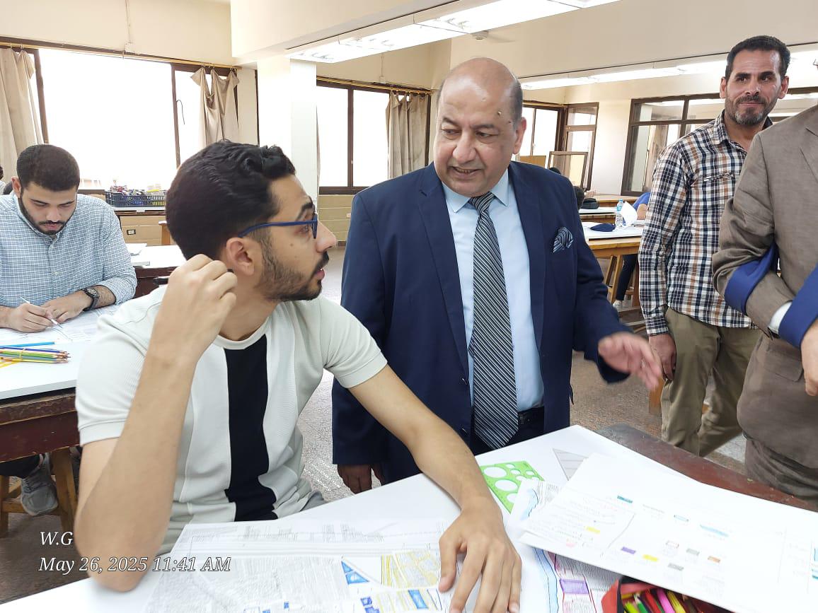 جولة تفقدية لنائب رئيس جامعة القاهرة لضبط وانتظام لجان الامتحانات