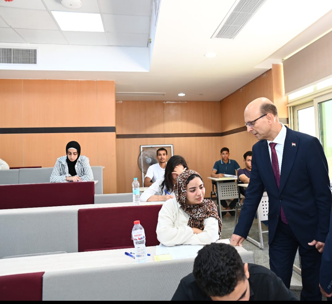رئيس جامعة أسيوط الأهلية يتفقد امتحانات اللجان ويشدد على انتظام المرافق