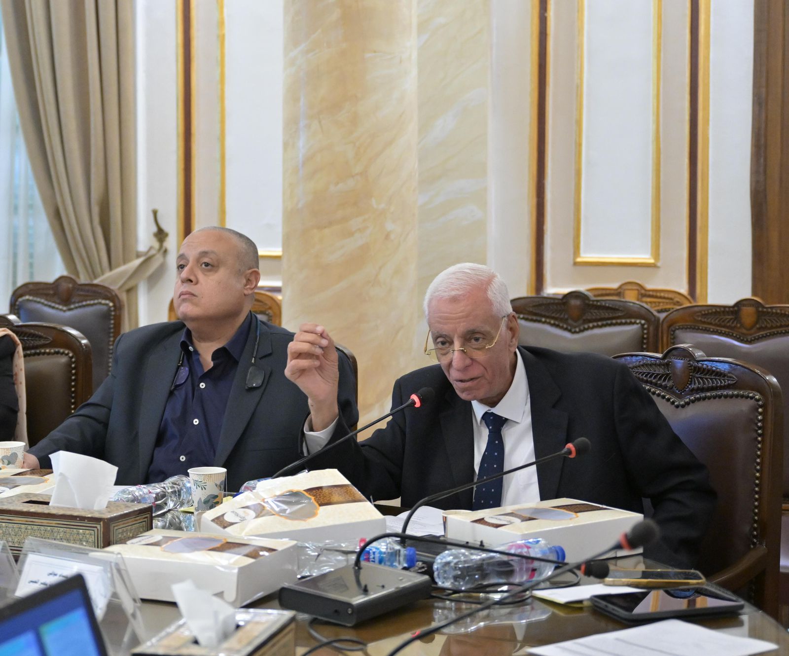 جامعة القاهرة تدعم التحول الرقمي وتتابع التنسيق والامتحانات