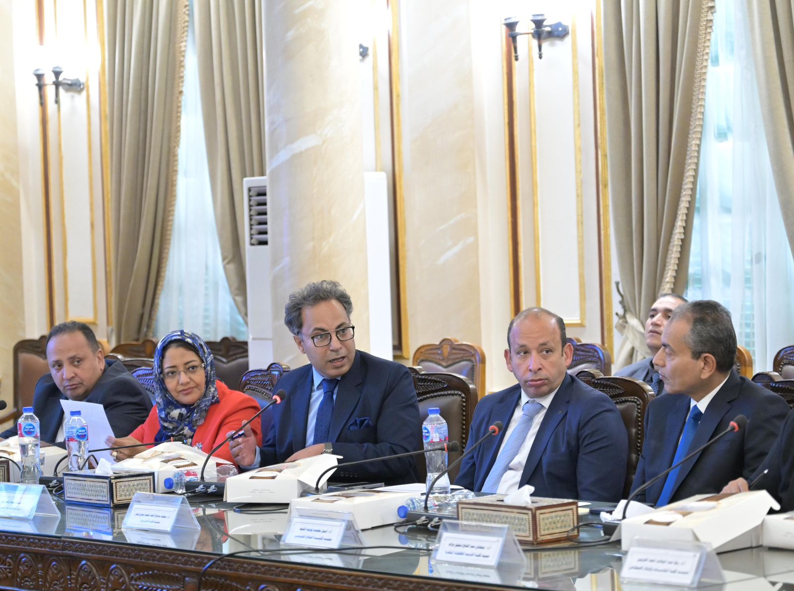 جامعة القاهرة تدعم التحول الرقمي وتتابع التنسيق والامتحانات