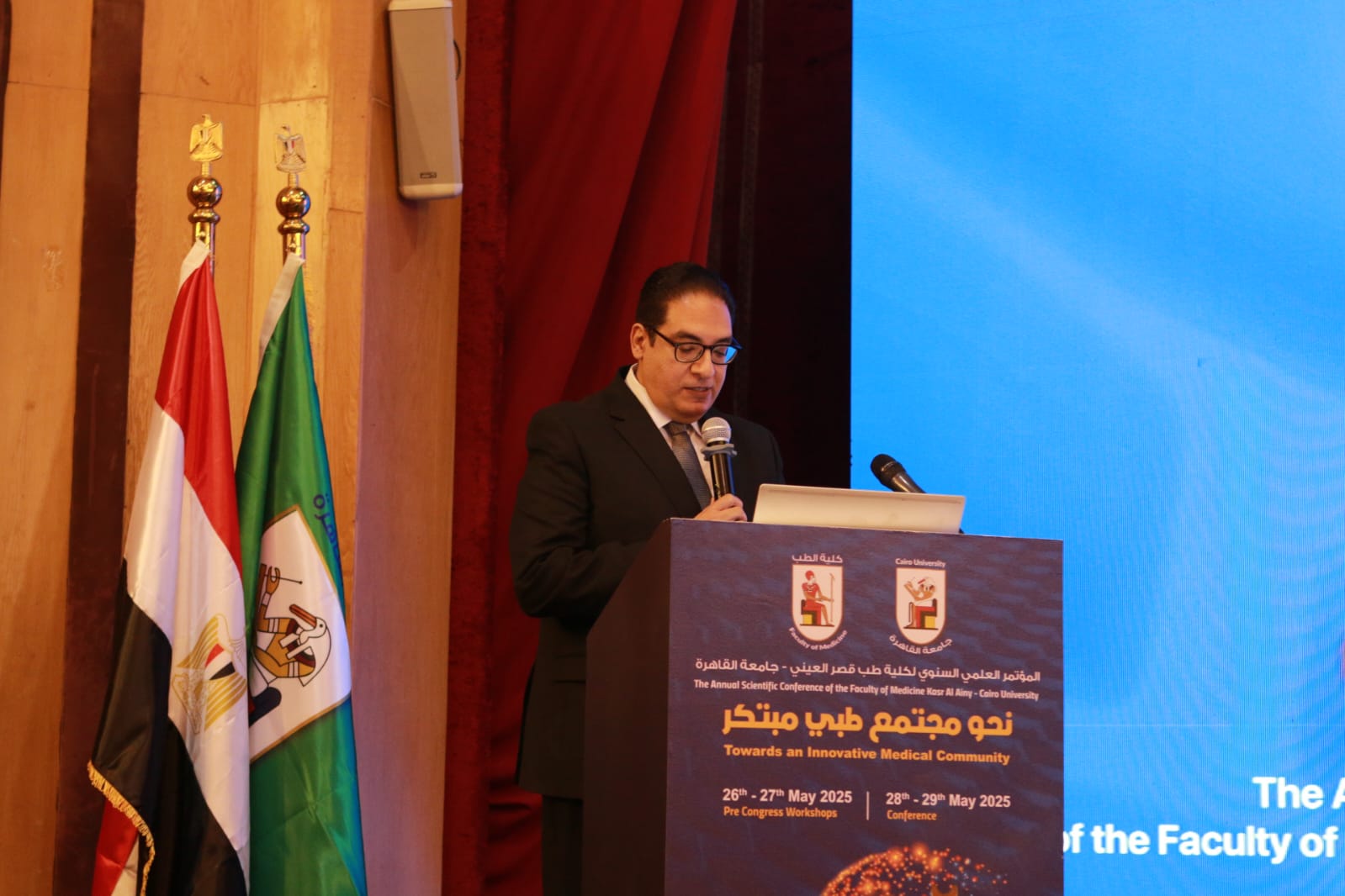 الدكتور محمد سامي عبد الصادق رئيس جامعة القاهرة