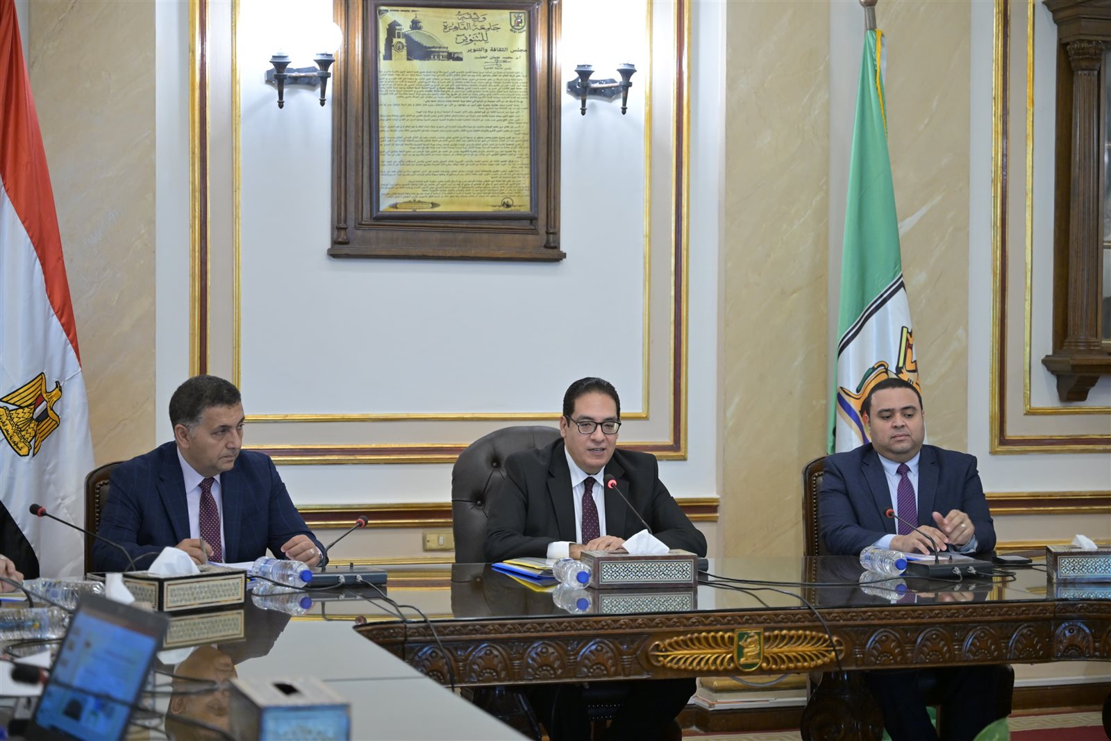 رئيس جامعة القاهرة يعقد اجتماعات مكثفة لتطوير سير العمل بالجامعة