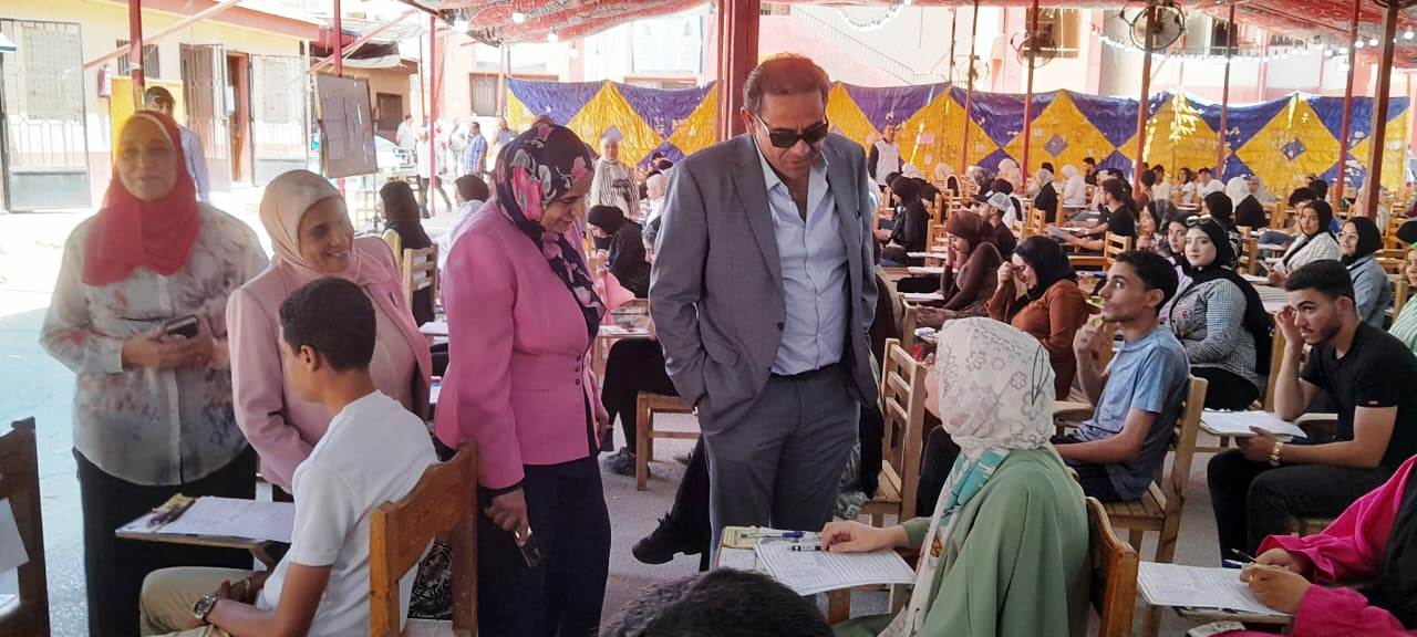 رئيس جامعة بورسعيد يتفقد سير اعمال امتحانات الفصل الدراسى الثانى