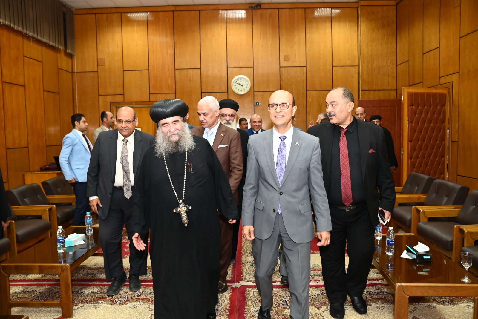 رئيس جامعة أسيوط يلتقي قيادات الكنائس لتهنئة عيد الأضحى المبارك