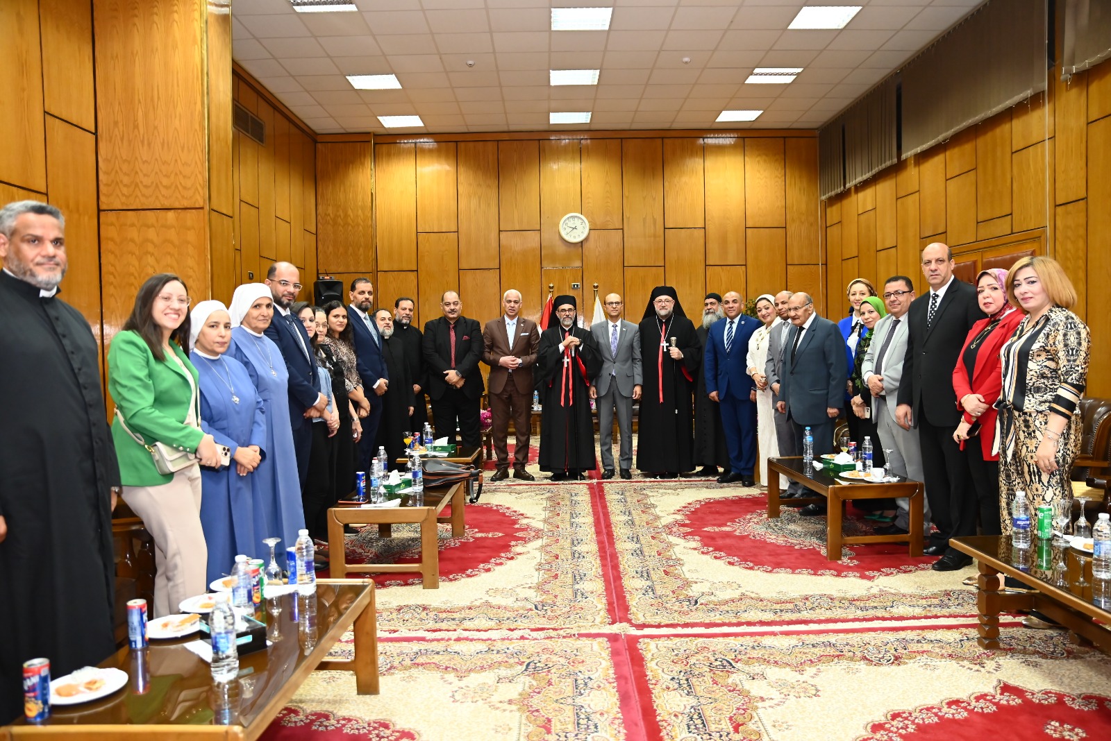 رئيس جامعة أسيوط يلتقي قيادات الكنائس لتهنئة عيد الأضحى المبارك