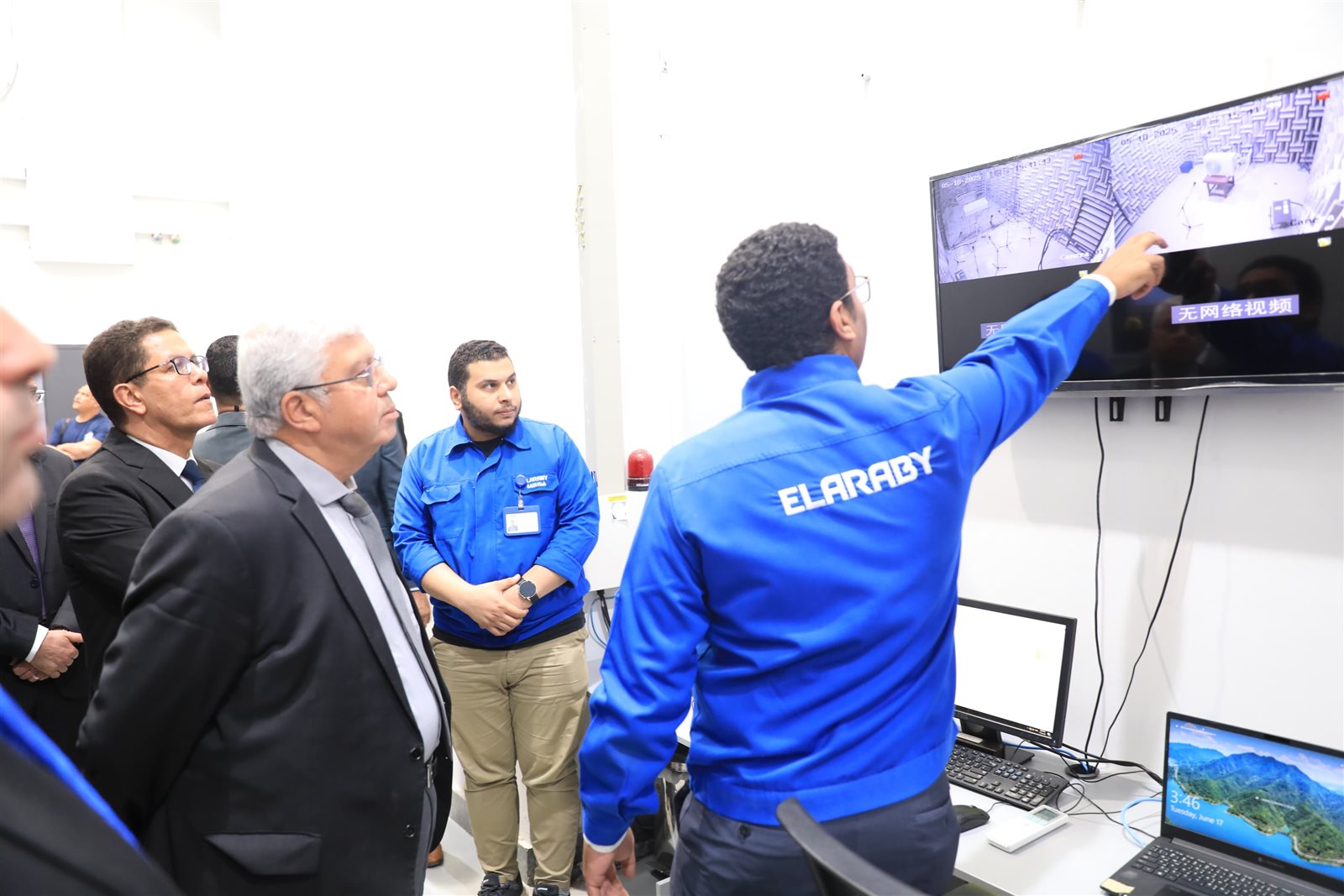 وزير التعليم العالي يزور مركز البحوث والتطوير بمجموعة العربي ببنها