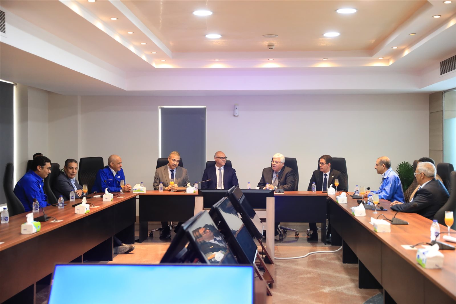 وزير التعليم العالي يزور مركز البحوث والتطوير بمجموعة العربي ببنها