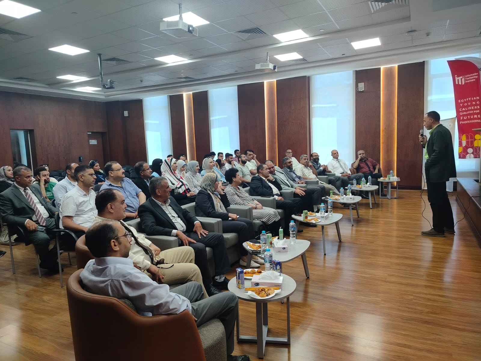 محاضرة توعوية بجامعة بورسعيد حول التكيف مع التغير المناخي 