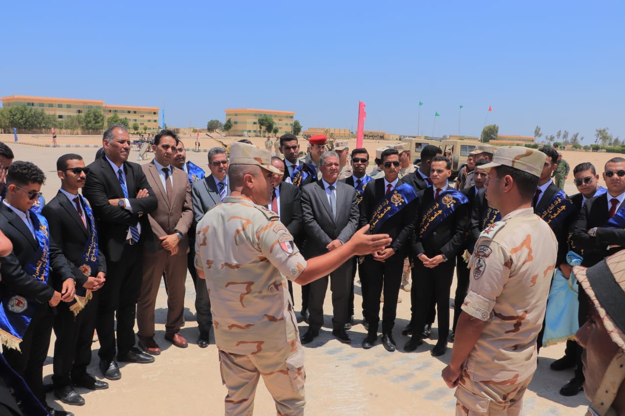 زيارة ميدانية لطلاب جامعة سوهاج إلى قاعدة محمد نجيب العسكرية