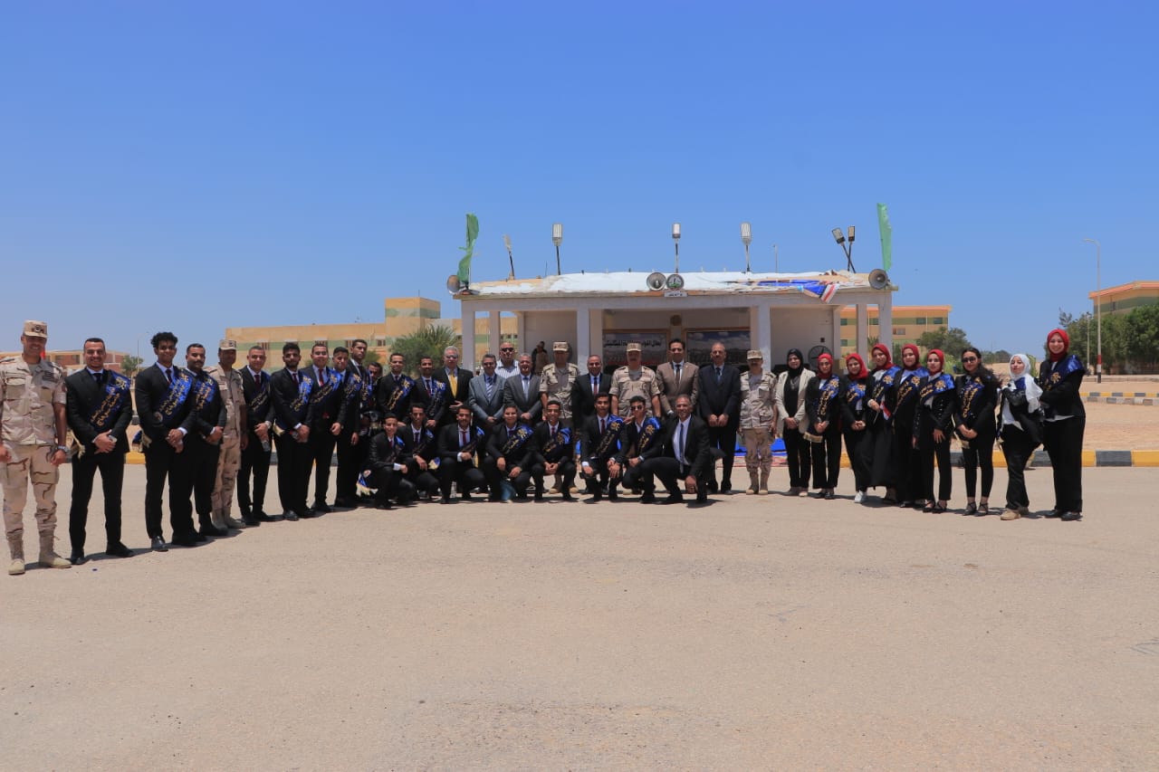 زيارة ميدانية لطلاب جامعة سوهاج إلى قاعدة محمد نجيب العسكرية