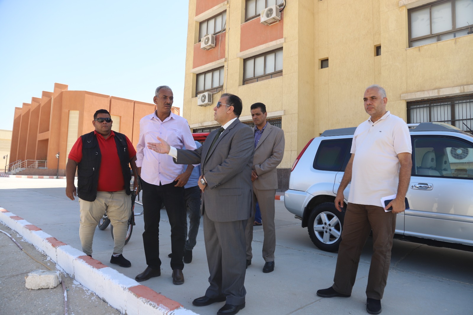 جامعة جنوب الوادي تطلق مبادرة ملابس مجانية للفئات الأولى بالرعاية