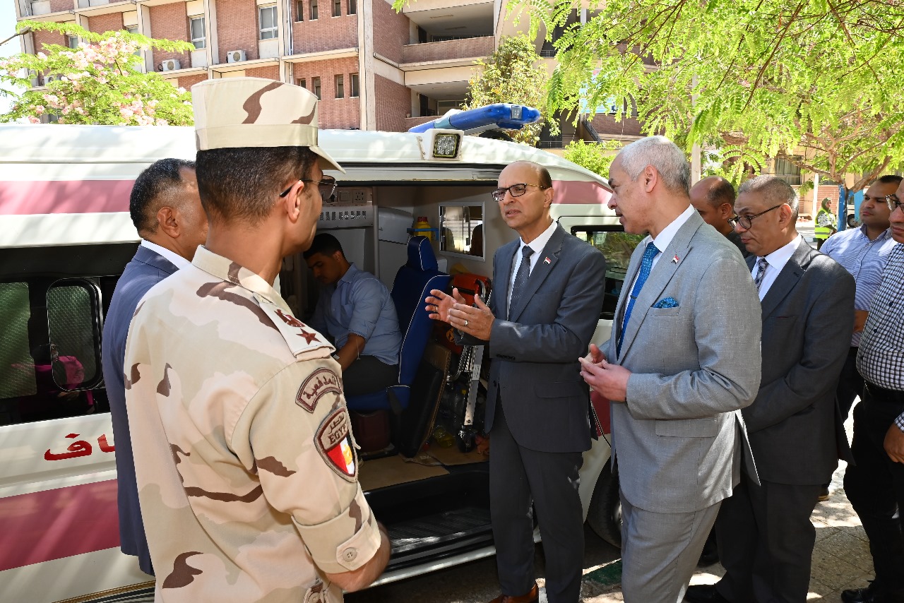 جامعة أسيوط تطلق حملة التبرع بالدم لدعم المستشفيات والمجتمع