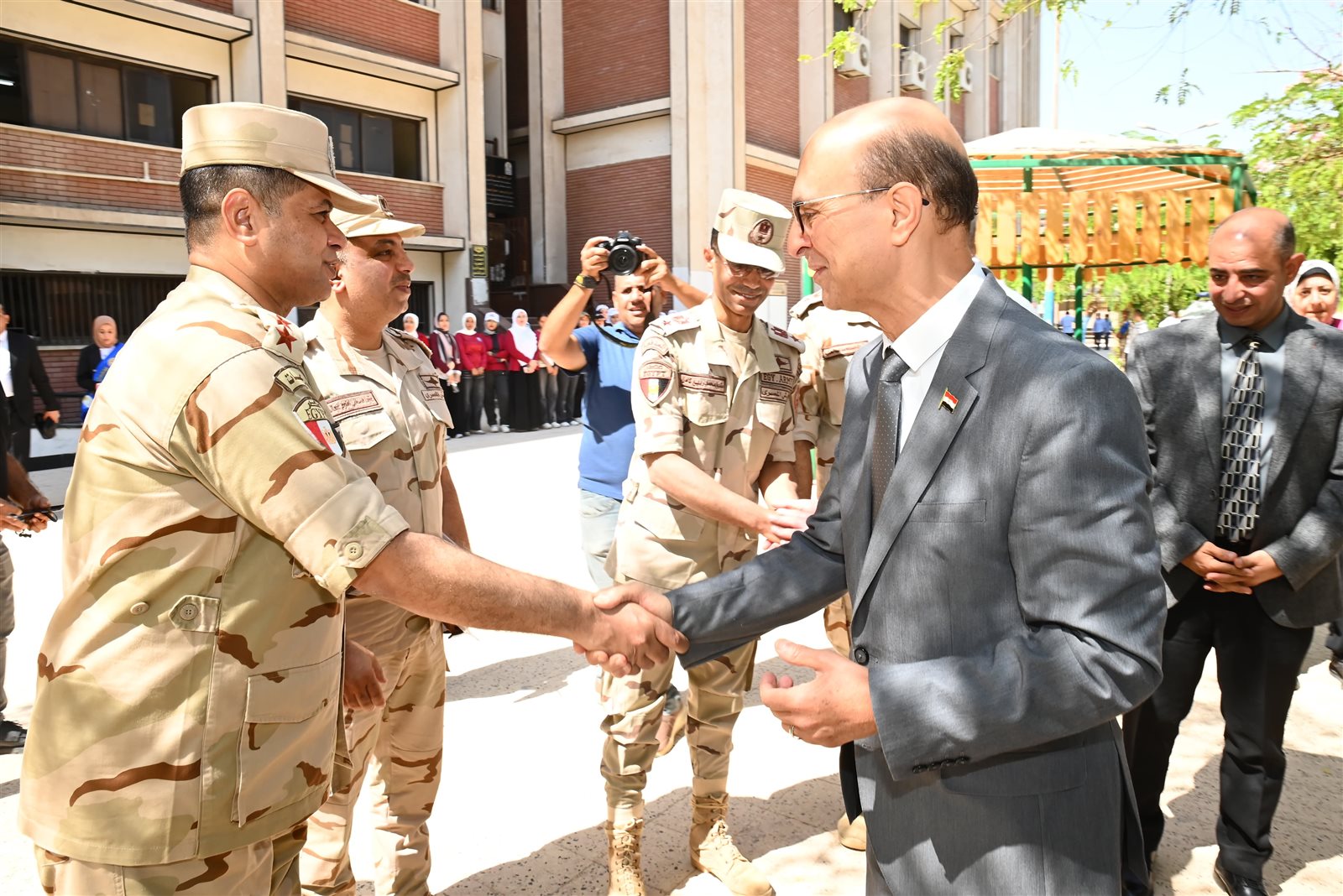 جامعة أسيوط تطلق حملة التبرع بالدم لدعم المستشفيات والمجتمع