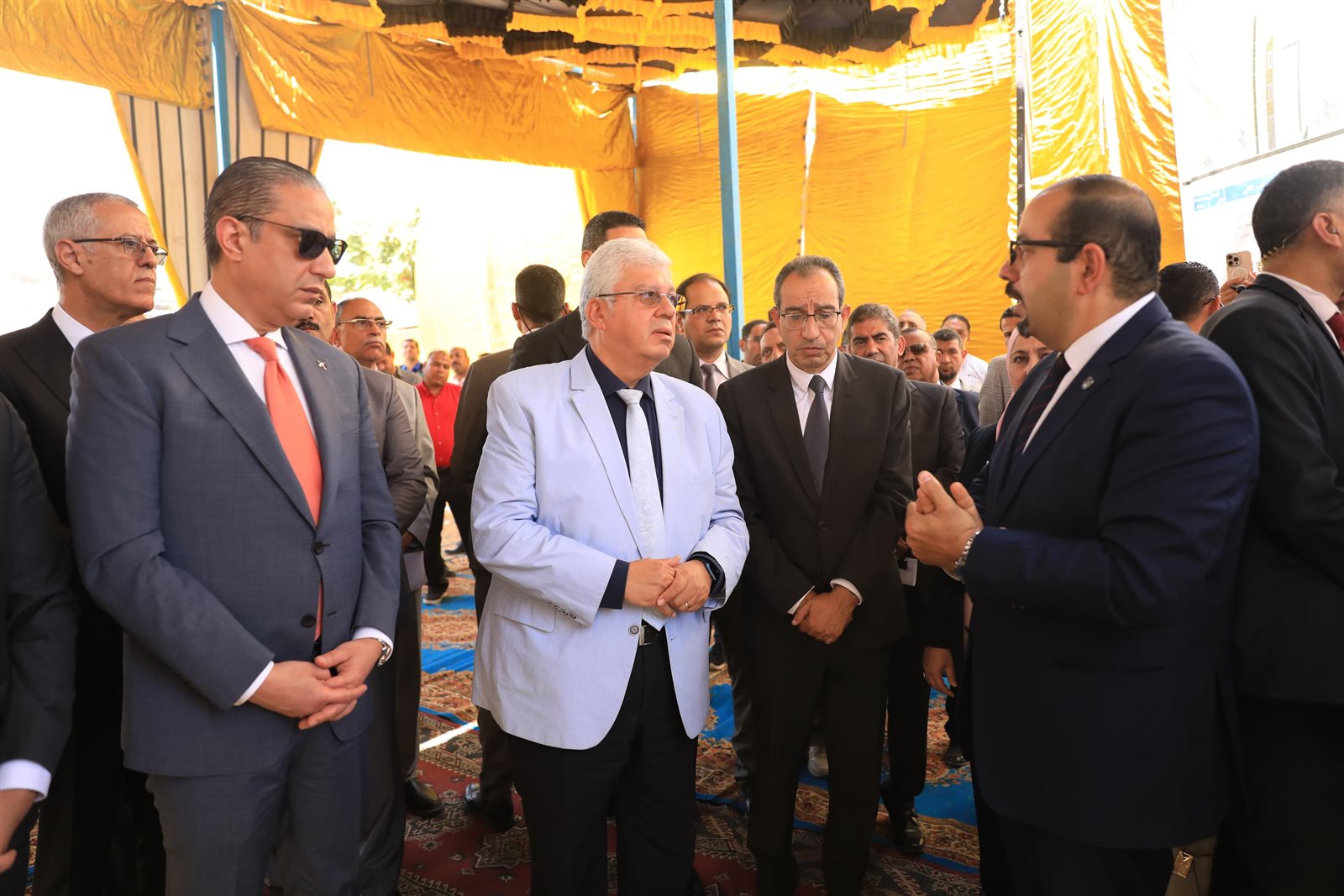 وزير التعليم العالي يضع حجر أساس مركز علاج الأورام بجامعة الفيوم