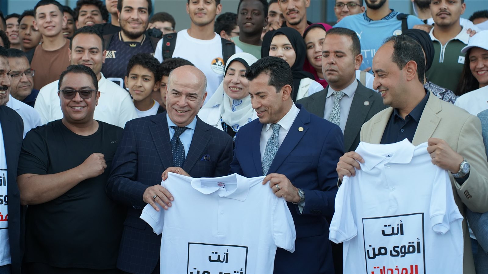 معهد إعداد القادة يحتفل باليوم العالمي لمكافحة المخدرات بمشاركة شبابية