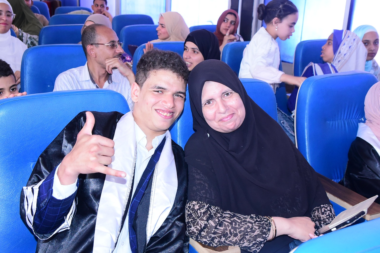 جامعة سوهاج تحتفل بتخريج دفعة جديدة من الطلاب ذوي الهمم