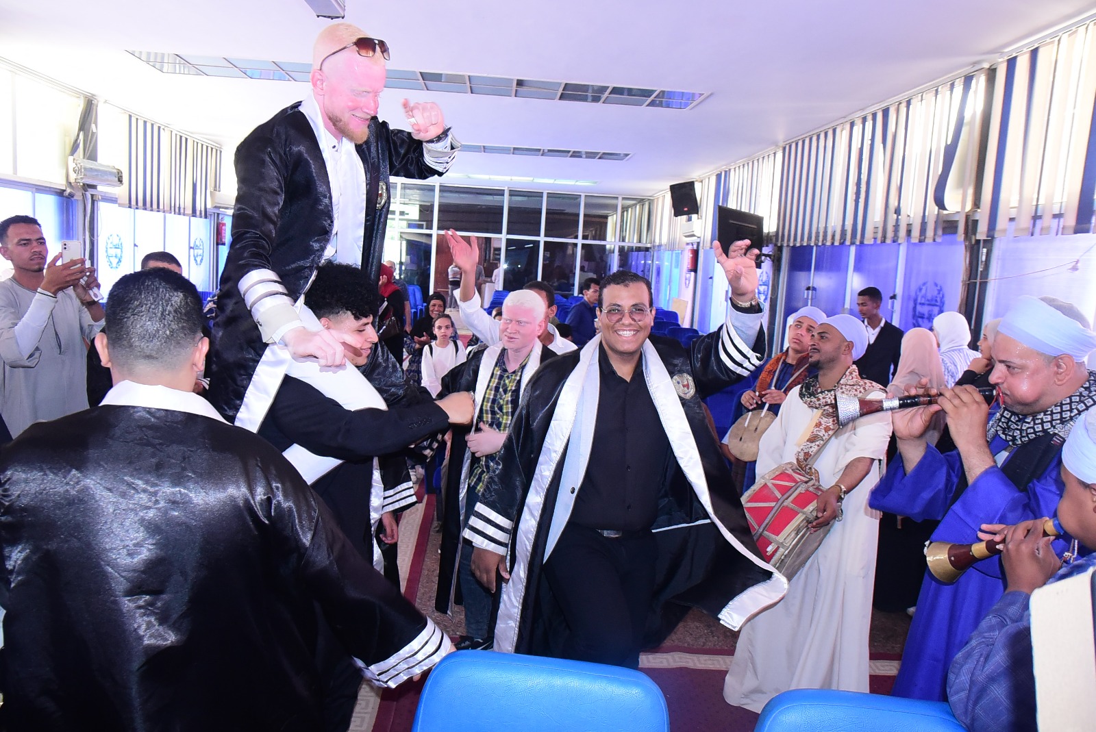 جامعة سوهاج تحتفل بتخريج دفعة جديدة من الطلاب ذوي الهمم