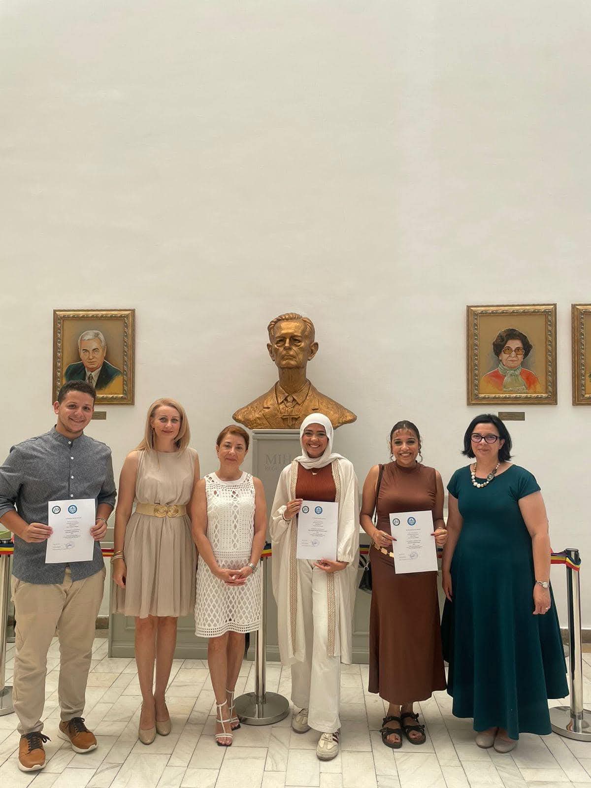 طلاب جامعة الأقصر الأهلية يختتمون تدريبًا دوليًا بجامعة مايكل الأول