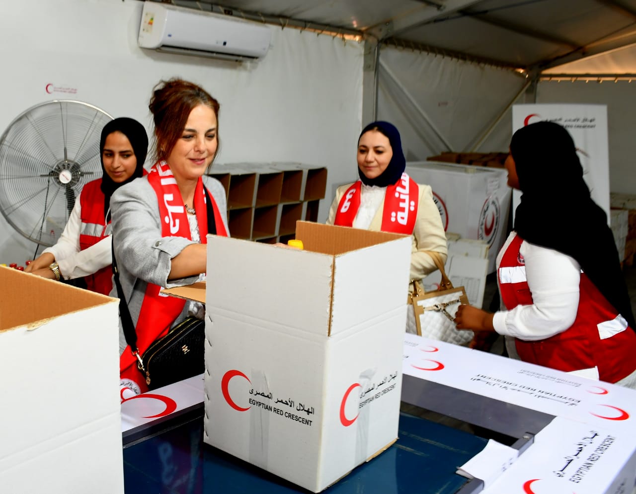 جامعة عين شمس تدعم العمل الإنساني بزيارة رسمية للهلال الأحمر المصري