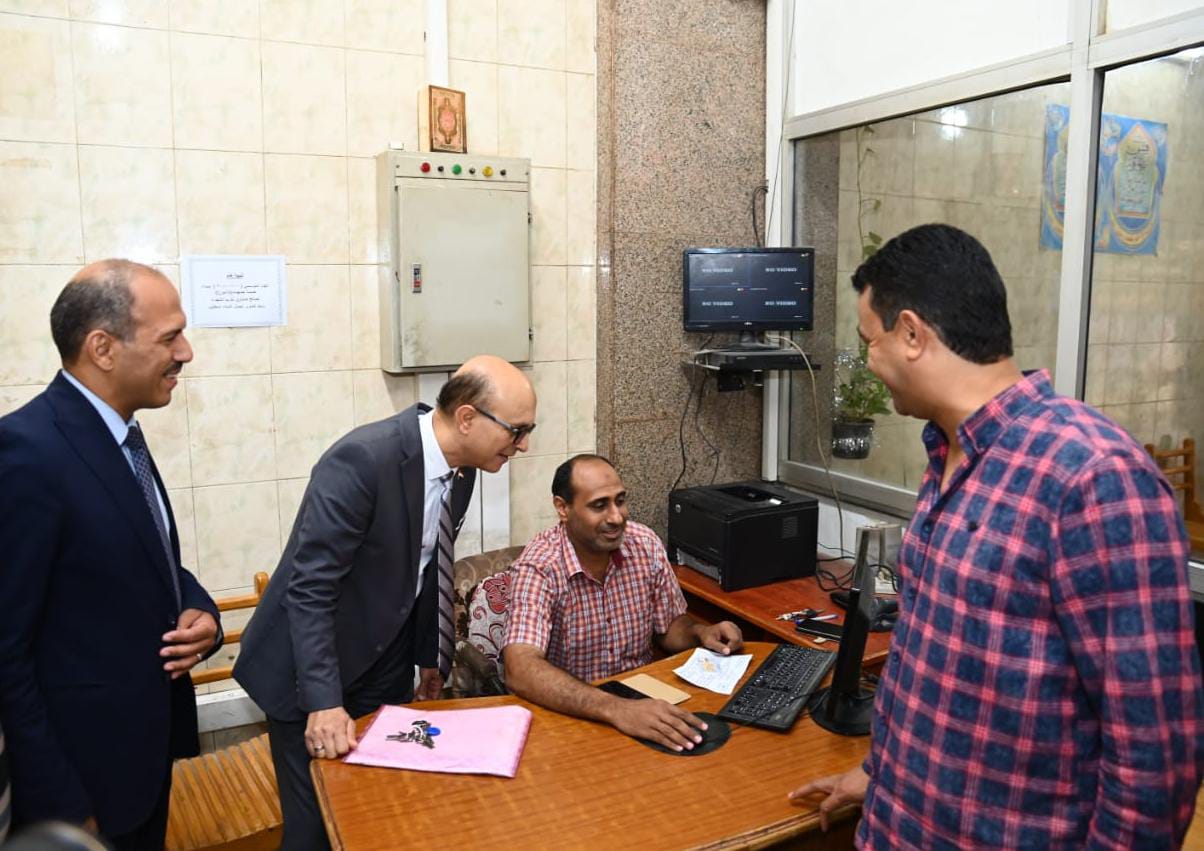 رئيس جامعة أسيوط يتابع جاهزية معامل التنسيق