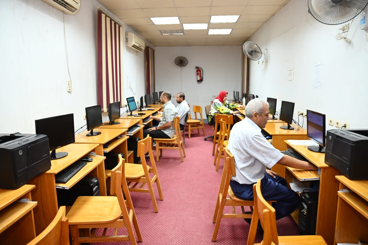 رئيس جامعة أسيوط يتابع جاهزية معامل التنسيق