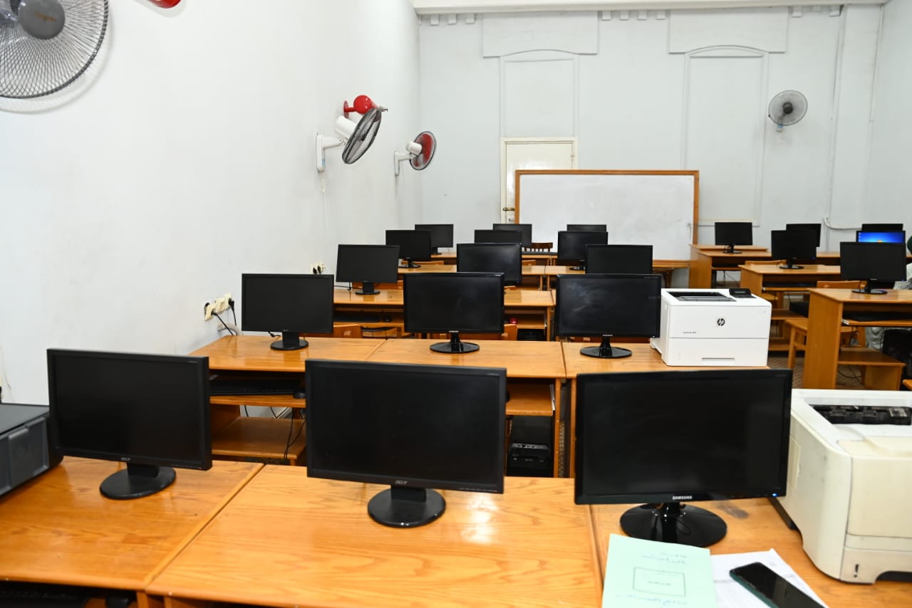 رئيس جامعة أسيوط يتابع جاهزية معامل التنسيق