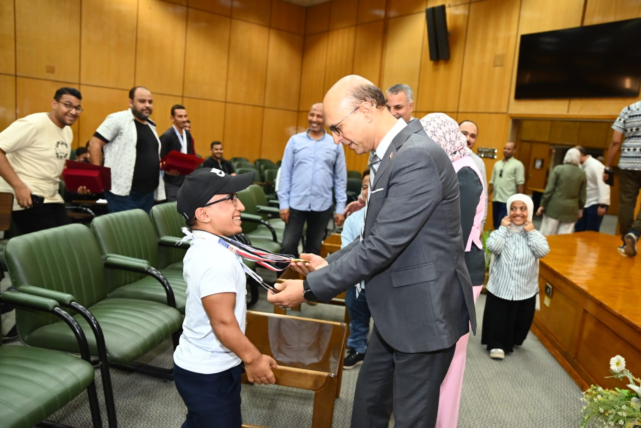 جامعة أسيوط تكرّم أبطال ذوي الهمم بإنجازات استثنائية