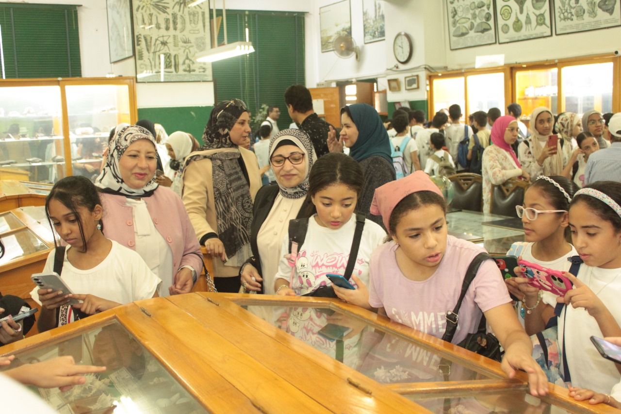 رئيس جامعة أسيوط يدعم جامعة الطفل بزيارة علمية لتعزيز وعي الأطفال