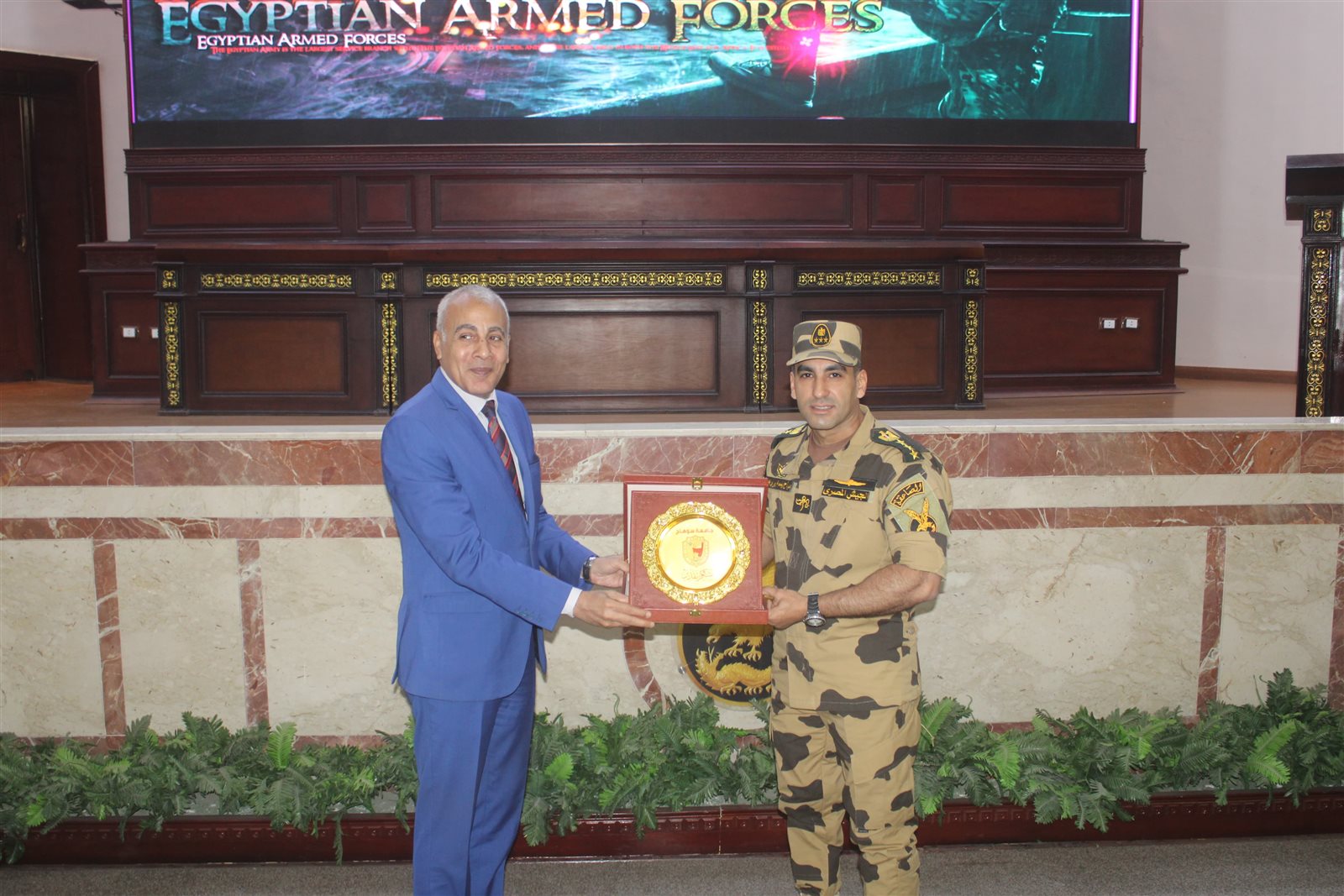 طلاب جامعة سوهاج تنظم زيارة لقيادة قوات الصاعقة المصرية 