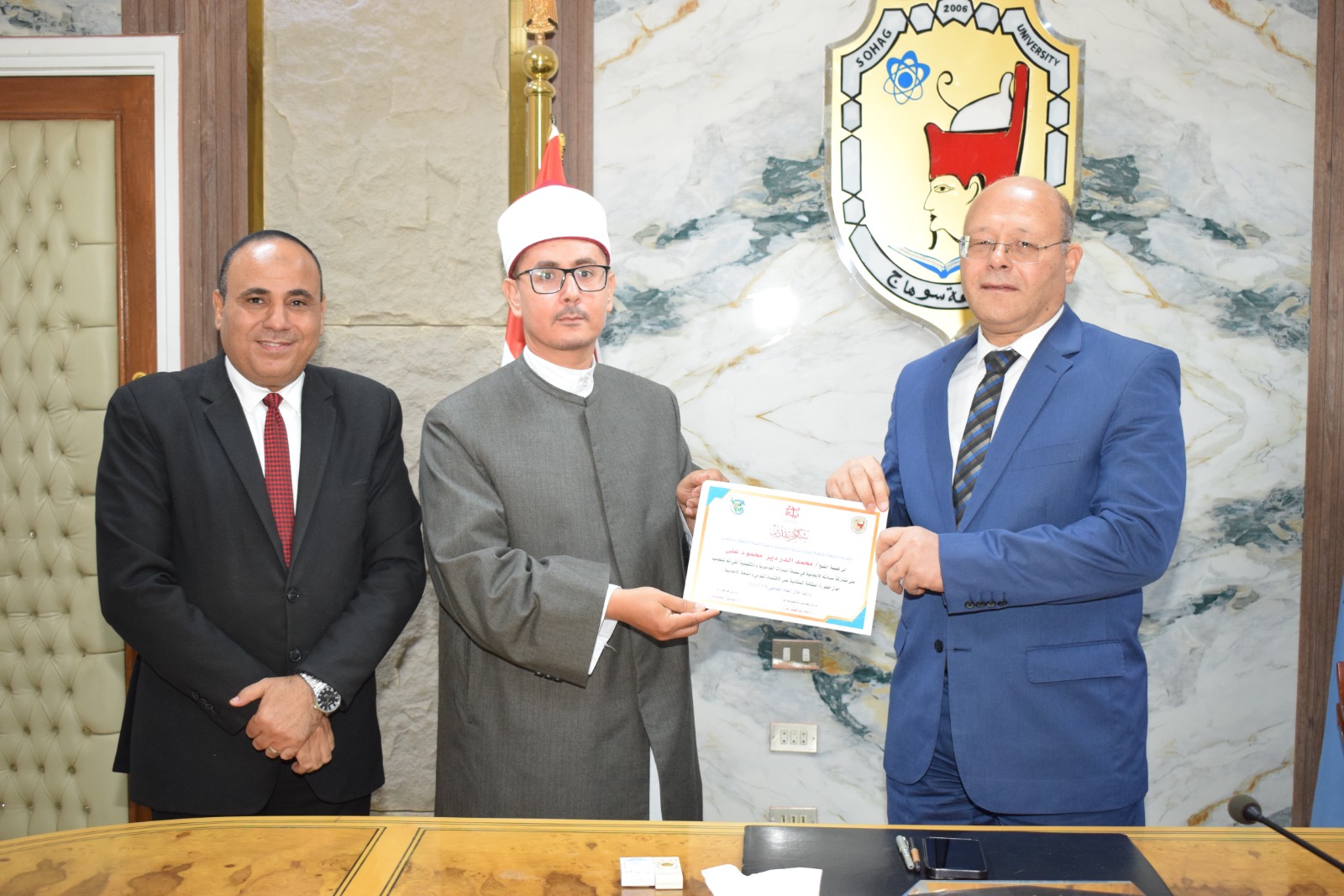 جامعة سوهاج تكرم مشايخ الأزهر والأوقاف وشركاء التوعية المجتمعية