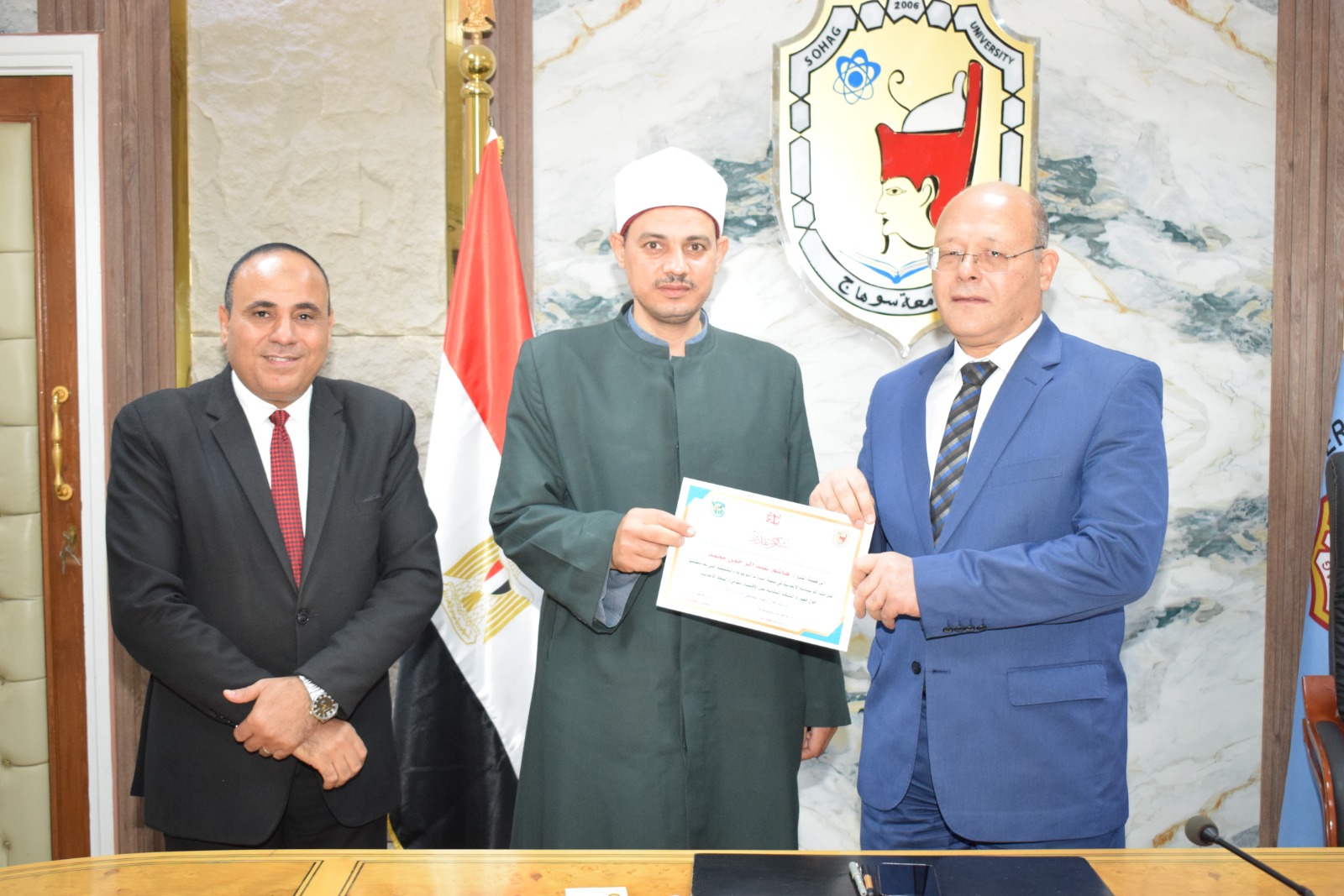جامعة سوهاج تكرم مشايخ الأزهر والأوقاف وشركاء التوعية المجتمعية
