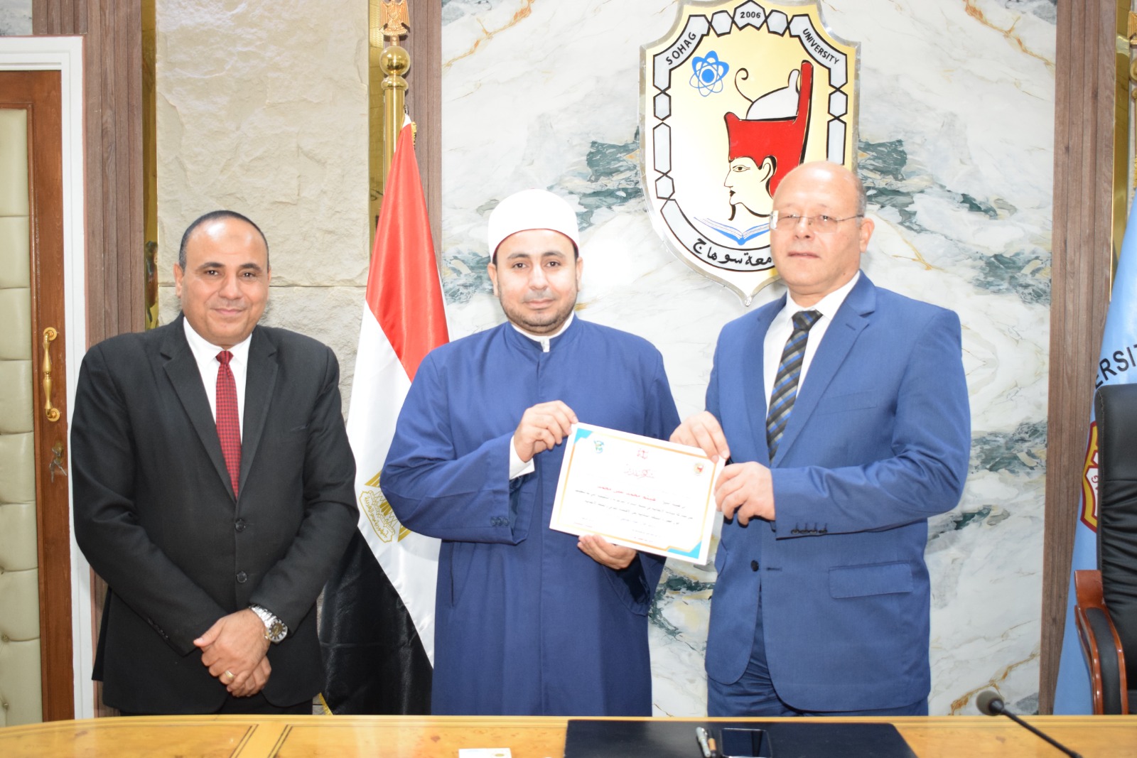 جامعة سوهاج تكرم مشايخ الأزهر والأوقاف وشركاء التوعية المجتمعية