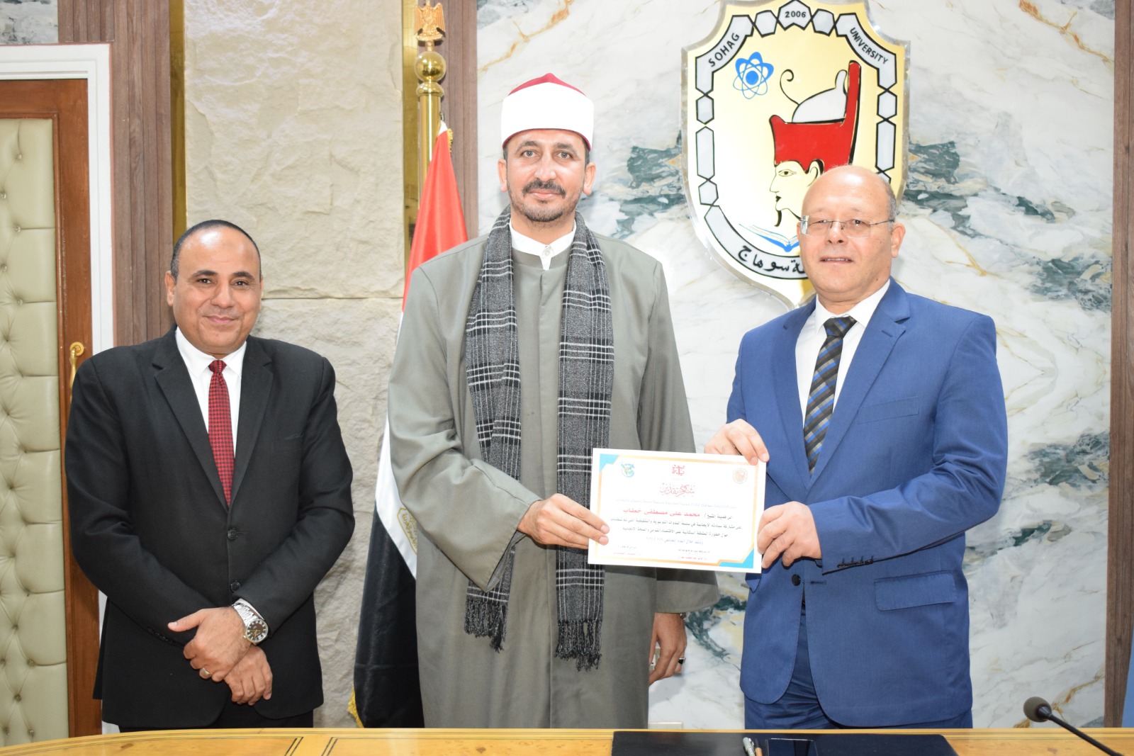 جامعة سوهاج تكرم مشايخ الأزهر والأوقاف وشركاء التوعية المجتمعية