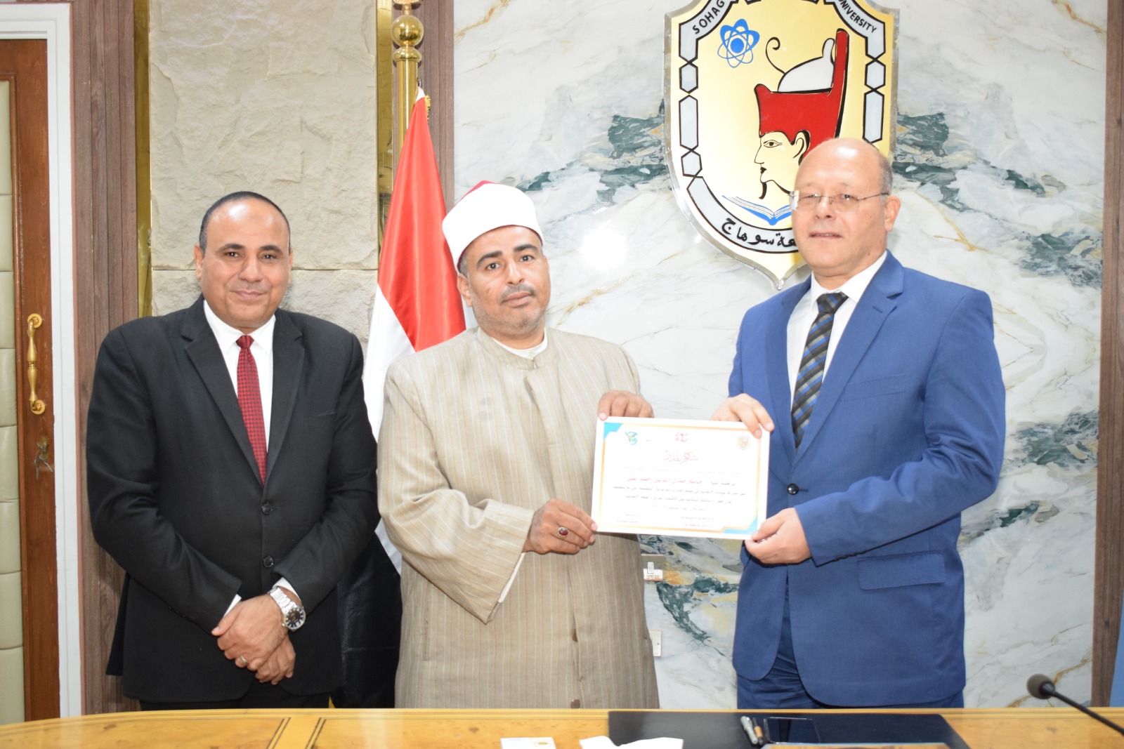 جامعة سوهاج تكرم مشايخ الأزهر والأوقاف وشركاء التوعية المجتمعية